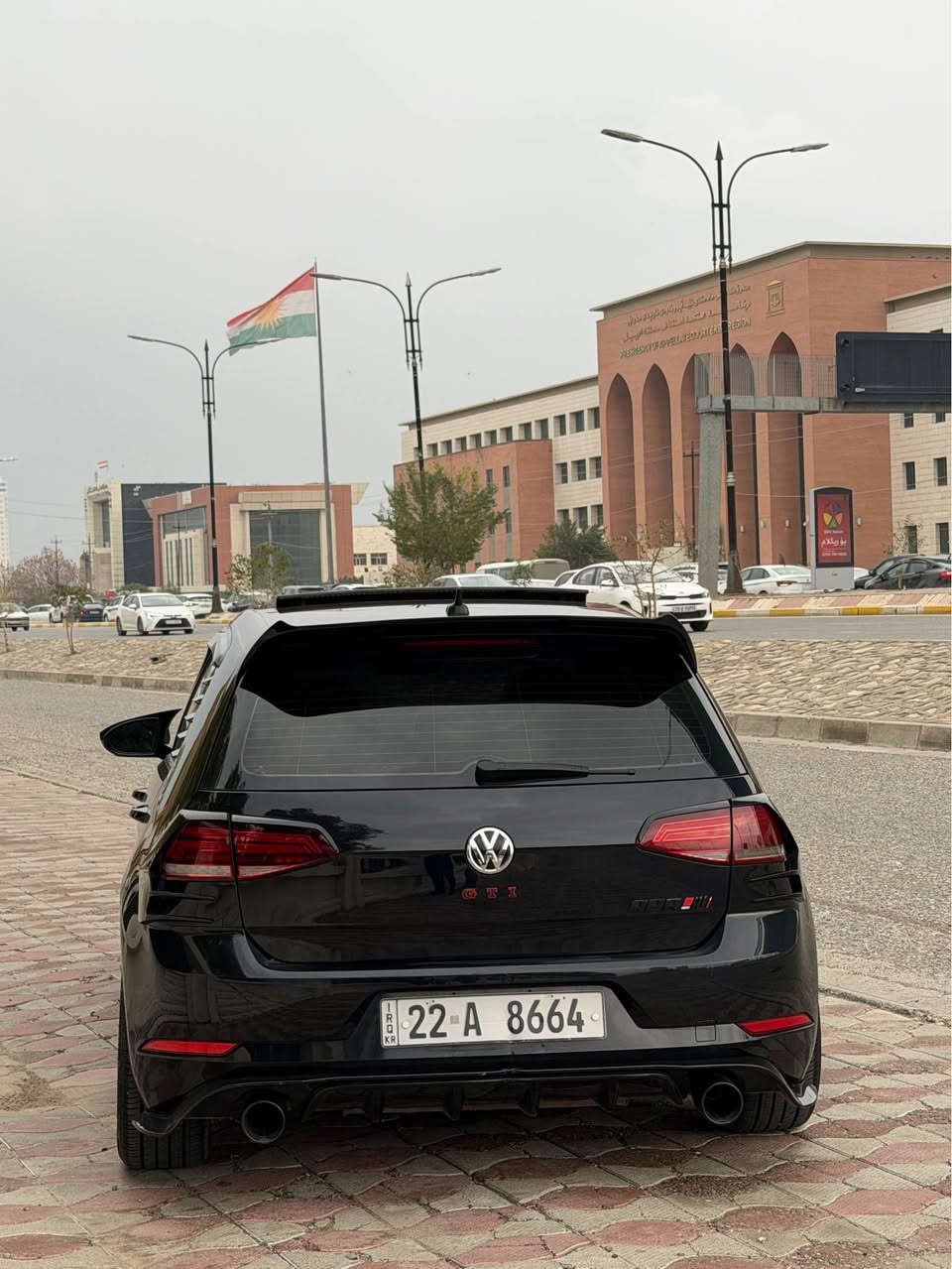 سلام عليكم گولف ٢٠١٩. رةقةم و سنوى نويية بة ناوى خومة فول فولة شاشة گةورةو سلايتة سةيارةكة ٢ پارجةى هةية ايرباگ سيستةمة 
گير و مكينة بة شةرت سيارةكة ٤ تايةى نويي لةسةرة 
***********
*********** أربيل, العراق
