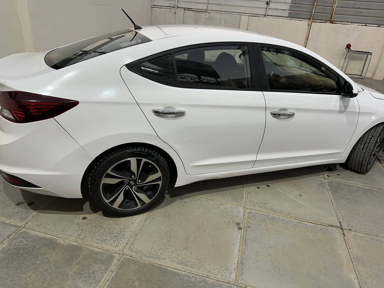 السلام عليكم 
للبيع الانترا 2019 وارد كندي مكفولة دواخل وشاصي 
حادث خفيف جداً موضح بالصور 
سونار موجود 
محرك 2000 دوش مكفول 
كير AT مكفول 
كشنات أمامية تدفئة 
تخم تاير 16 وويل  قبل أسبوع شدتيتهن 
السيارة خير من الله مناقصها شي 
رقم بغداد الدولي بسمي 
هزة جديدة 

مكاني بغداد الغزالية 
السعر 138

للأستفسار الاتصال ***********
