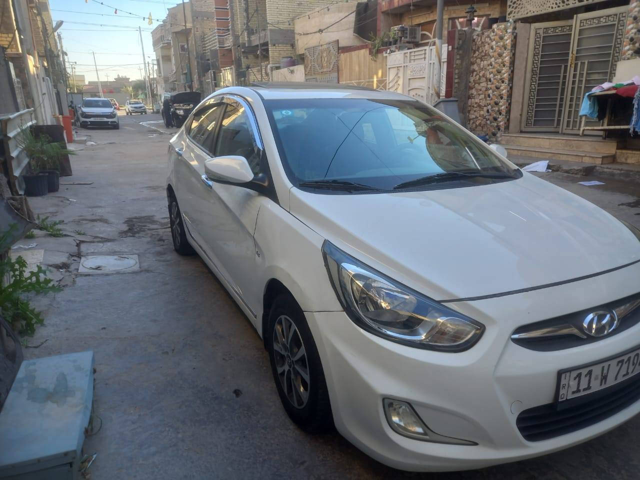 السلام عليكم 
للبيع او مراوس 
أكسنت 2014 خليجي 
محرك 1.600 دوش 
السيارة مكفولة من الصبغ والتبديل 
ماعده بارد بالجاملغ الأيمن والباب  الأيمن ماشية 100 ميل المواصفات فتحة سقف شاشه كبير كامره تحكم ستيرن حساسات خلفي 
((رقم بغداد تحويل ثاني يوم )) السيارة جاهزة 
مكينه وكير مكفولات مكينه مامفتوحة شرط 
مكانه:- بغداد الدولعي 
السعر:- 105 بيه مجال
الرقم:- ***********
