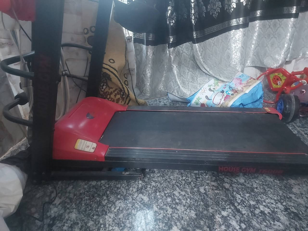 جهاز رياضي جري البيع شغل اخو الجديد 
العنوان قرب جامعة كربلاء مكلف بل نشر 
اتواصل مع صاحب الجهاز الرقم*********** ام احمد
