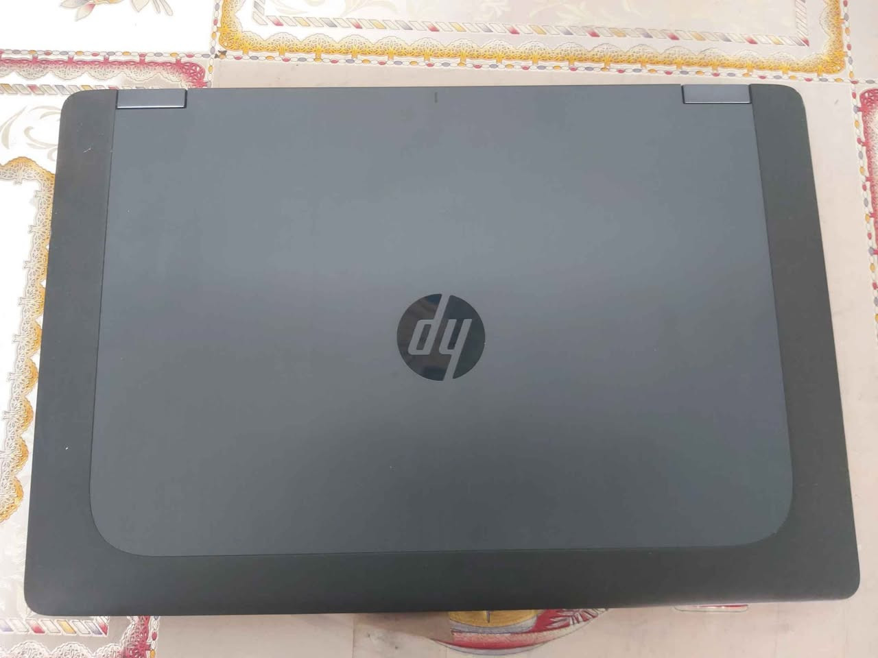 🔥 فرصة ذهبية | HP ZBook 15 Workstation للبيع 🔥

💻 محطة عمل احترافية للأداء الثقيل بسعر مغري
جهاز قوي ومتين من فئة الـ Workstation، مناسب للشغل الثقيل، التصميم، المونتاج، والبرامج الهندسية 👇

⚙️ المواصفات:

🧠 المعالج: Intel Core i7-4800MQ (أداء قوي وثابت)

🧩 الرام: 8GB DDR3 (قابل للترقية حتى 32GB)

🎮 كرت الشاشة: كرت شاشة داخلي وخارجي

Intel HD Graphics 4600

NVIDIA Quadro K1100M – 2GB

💾 التخزين:

1️⃣ SSD mSATA 128GB (سرعة عالية جداً)

2️⃣ SSHD 500GB (أسرع من الهارد العادي)

🖥️ الشاشة:

IPS Full HD بدقة 1920×1080

🔋 البطارية:

تدوم أكثر من ساعتين حسب الاستخدام

💪 المميزات:
Dvd ديفديدي
 بلوتوث

هيكل قوي جداً يتحمل الاستخدام القاسي

أداء ثابت بدون تهنيج مع البرامج الثقيلة

مناسب للمهندسين، المصممين، والطلاب

جاهز للاستخدام

📦 المرفقات:

شاحن أصلي 230W

💰 السعر: 220,000 دينار فقط 
موصل حي الكرامة لايوجد توصيل موصل, نينوى


**إذا كنت صاحب هذا الإعلان وتريد حذفه لأي سبب، رجاءا أرسل رسالة إلى الدعم الفني**