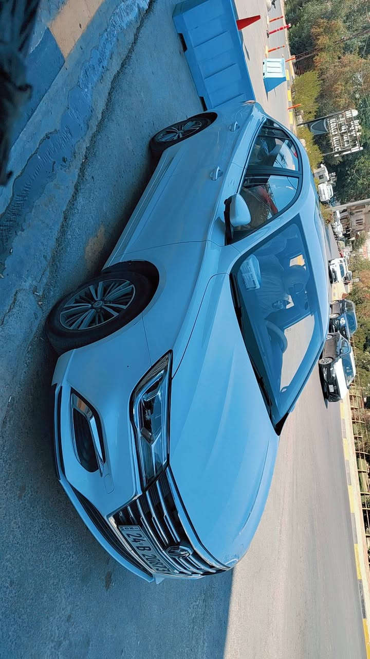 Mg5 2024 
االفول فتحة سقف. 
سعر120.
رقم دهوك.
ضمن الضمان.
ماشية 21 الف.
***********
***********
