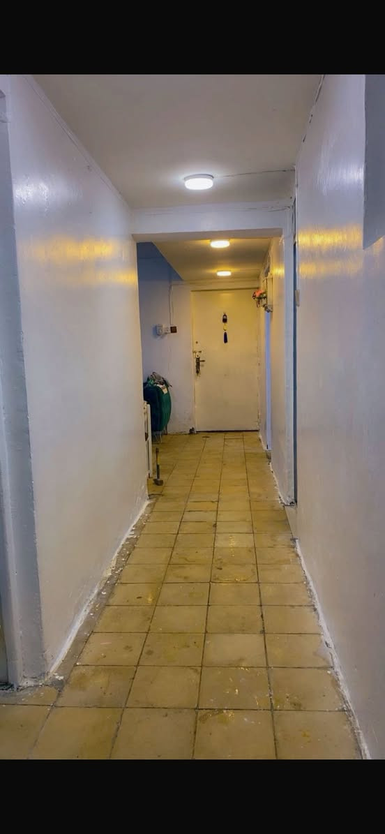 السلام عليكم
شقه طابق للبيع  ثاني ركن وجه العماره رقم  العماره12
مساحه 102 م
غرفتين وصاله وحمام ومطبخ وبالكون 
كامله  مناقصها شي  للاستفسار☎️
*********** بي واتساب السعر خاص
