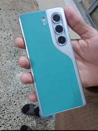 تكنوا كامون 40 برو 5g 256 /16مستخدم  السعر 240 قفل مكاني زعفرانيه 0774...