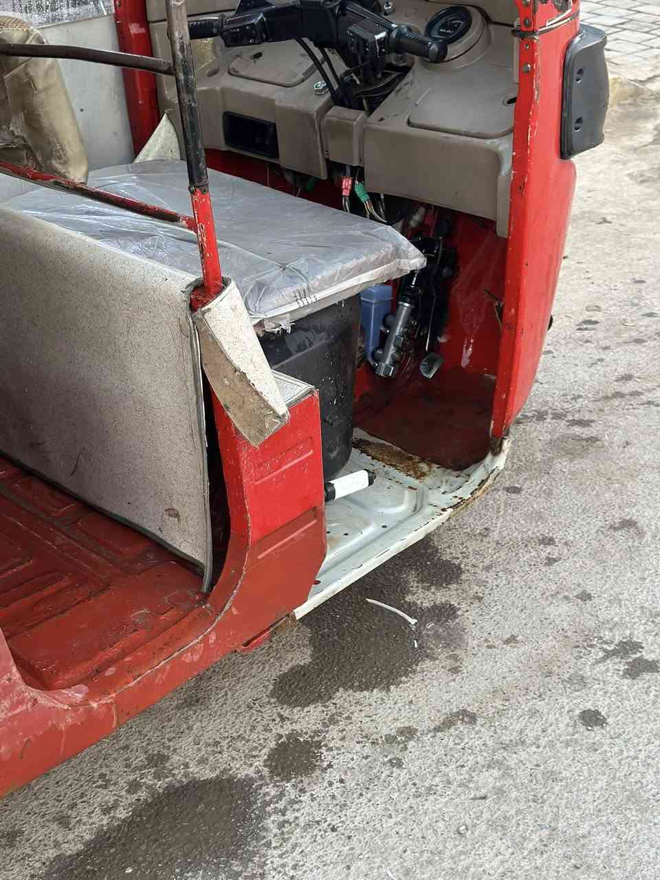 السلام عليكم تكتك موديل 18 معمره دوس وبيها ضربه معمره  رايدلها بس صبغ مكينه جاهز كهربائيات جديده تخم تاير 
رقم وسنويه وهزه ب اسمي تحويل ثاني يوم
عنواني بغداد المشتل
***********
