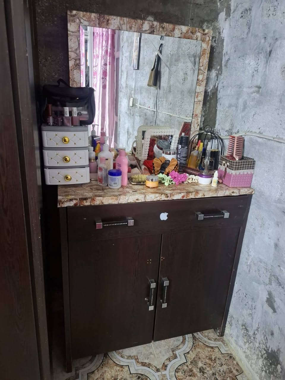 غرفه النوم نظافه 70%100مكان اربيل
سعر 150 بيه مجال *********** بي واتساب
