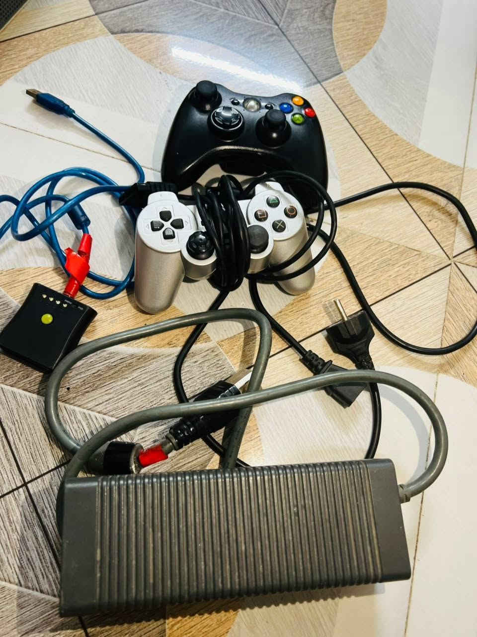 اكس بوكس 360 #للبيع شغال كامل ملحقات بس الكفر متعوب مثل ما موضح بلصور


**إذا كنت صاحب هذا الإعلان وتريد حذفه لأي سبب، رجاءا أرسل رسالة إلى الدعم الفني**