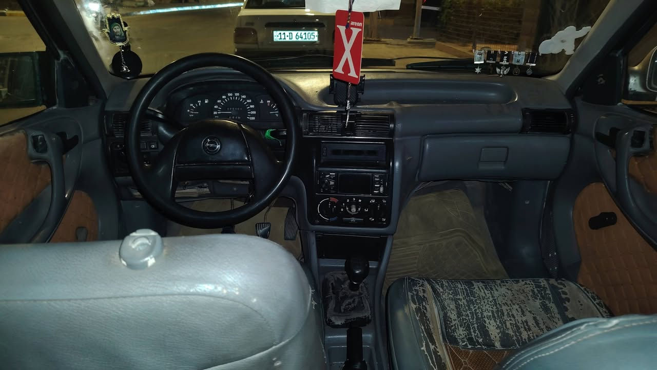 سلام عليكم وبل ستره ستيشن مديل ٩٢ للبيع سياره بسمي بلاديه مكينه وكير خير من الله سعر30 وبها مجال متواجد فيس ورقم الهاتف  ***********
