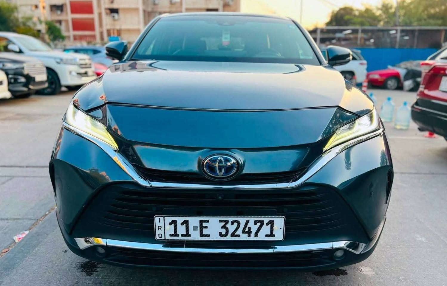 الفخامة اليابانية ( شكل لكزس وبسعر كورلا )
تويوتا فينزا 2021 هايبرد ليمتد 
سيارة SUV أنيقة تجمع بين القوة والاقتصاد، مع مواصفات راقية تناسب جميع الأذواق بتقنيات عالية 
المواصفات: – محرك 2500 سي سي هايبرد اقتصادي وقوي
نظام دفع رباعي  (AWD)
سقف بانوراما واسع
داتا شو
نظام كاميرات 360 درجة (4 كاميرات)
مرقمة بغداد
مقاعد جلد فاخرة بتحكم كهربائي
تدفئة وتبريد للكراسي الأمامية
شاشة وسطية كبيرة تدعم Apple CarPlay وAndroid Auto
عداد ديجيتال متطور
صندوق خلفي كهربائي
إنارة LED أمامية وخلفية
تشغيل بصمة + دخول ذكي
تحكم كامل من الستيرن
نظام تثبيت سرعة ذكي
حساسات أمامية وخلفية
مكيف أوتوماتيكي ثنائي قطعتين خلفي وامامي
حساس امامي خلفي
نظام سماعات jbl
الحادث موضح بالصور 
مكان الاقامه بغداد الصالحية 
للاستفسار ***********

