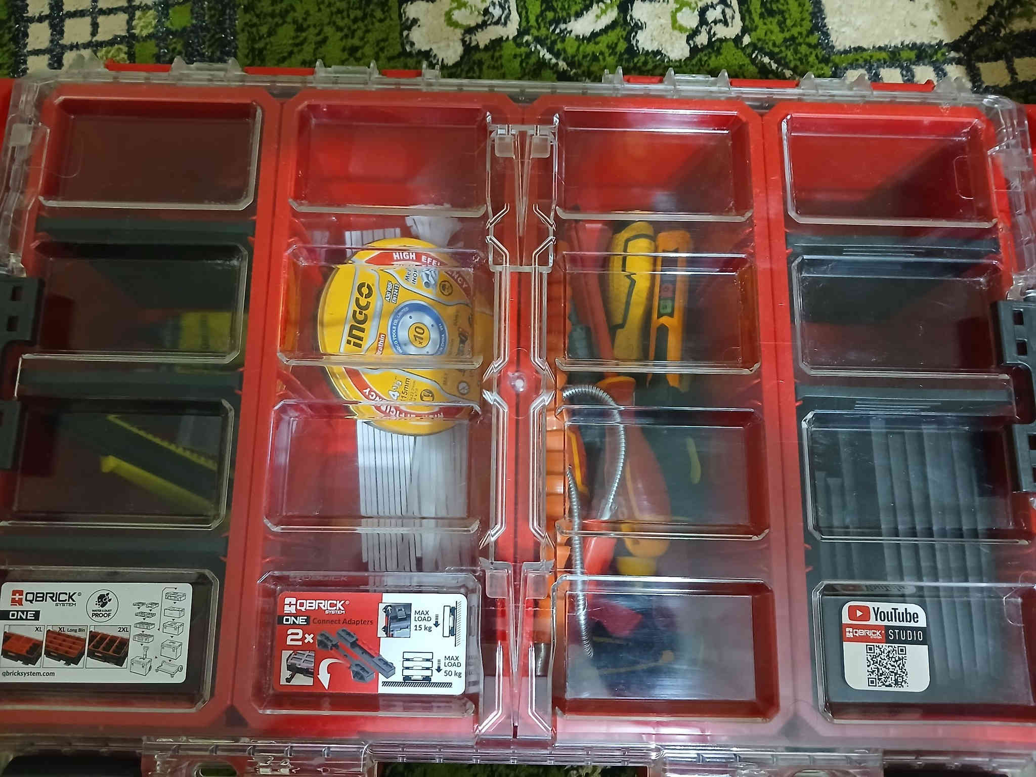 عدة متكاملة نظافة ألف بلميه الصندوق متكون من طابقين الصندوق حجم الكبير 60سانتيم ضد الماء وضد الغبار وضد الكسر تواصل عرقم *********** السعر 250 الف
