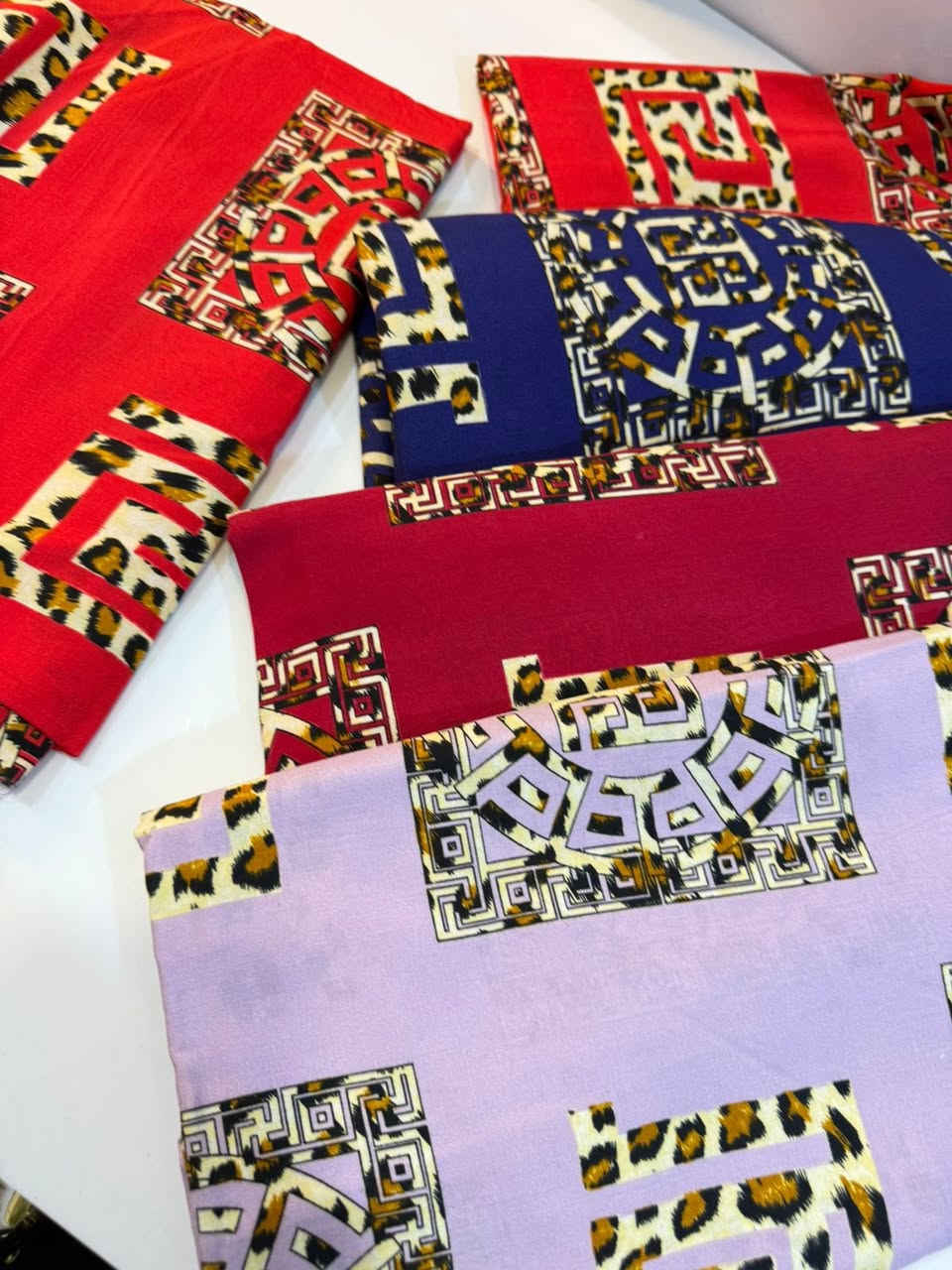 السلام عليكم اعزائي الكرام👋🙋🏼😍🪄 
يوجد أقمشة نسائية👗🥻 جملة ومفرد +يوجد خدمة توصيل لجميع محافظات العراق خلال٢٤ ساعة فقط🚖🚕 
في حال يوجد اختلاف بنوعيه القماش أو إيصال البضاعة بشكل مختلف لكم حق الرفض✅👍🏻 
يوجد واتس ***********📞📱 #وآتس
#خياطة
