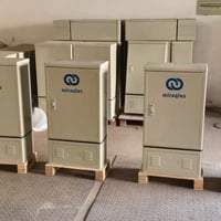 متوفرر 📢📢 كابينة فايبر (Fiber Distribution Cabinet – FDC) تُستخدم لتنظ...
