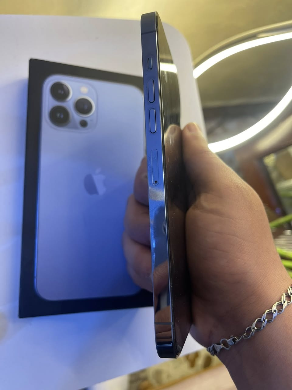 سلام عليكم للبيع أيفون 13 برو ماكس شرق اوسط 3A كفاله من الشخط كرتونته ويه بطاريته 82 السعر 700الف العنوان بغداد الرقم ***********
