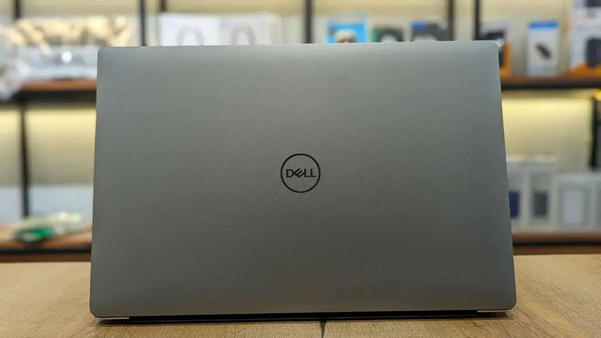 لابتوب Dell Precision 5550 للبيع
هذا اللابتوب مناسب للبرامج الهندسية والتصميم مثل AutoCAD وSolidWorks والمونتاج الاحترافي.
يشغل برامج المحاسبة وإدارة الأعمال والبرامج المكتبية بسرعة وسلاسة عالية.
ممتاز للشغل المتعدد وفتح عدد كبير من البرامج بنفس الوقت بفضل معالج H والرام 16GB.
يناسب المصممين والمبرمجين والطلاب وأصحاب الأعمال اللي يحتاجون جهاز قوي واعتمادي.
يكدر يشغل أغلب الألعاب بشكل جيد على إعدادات متوسطة إلى عالية حسب نوع اللعبة.
توفرت عدد 3 قطع

Dell Precision 5550
كوراي سفن جيل عاشر H

Core i7 - 10 H
رام 16 كيكا ددر4 

هارد 512 كيكا سسد ام تو 
512 SSD M.2 Hard Disk 

كرت شاشة خارجي نيفديا كوادرو T2000 حجم 4 كيكا
Nvidia Quadro T2000 - 4 Gb

كرت  شاشة داخلي  انتل  كرافكس 8 كيكا
Intel UHD GRAPHICS 630 - 8 GB
حجم  شاشة 15.6 فول اجدي 
15.6 inch 1920*1200 FHD 
كيبورد ضوئي ليزري عربي انكليزي

سعر 640 الف 
موجود توصيل


**إذا كنت صاحب هذا الإعلان وتريد حذفه لأي سبب، رجاءا أرسل رسالة إلى الدعم الفني**