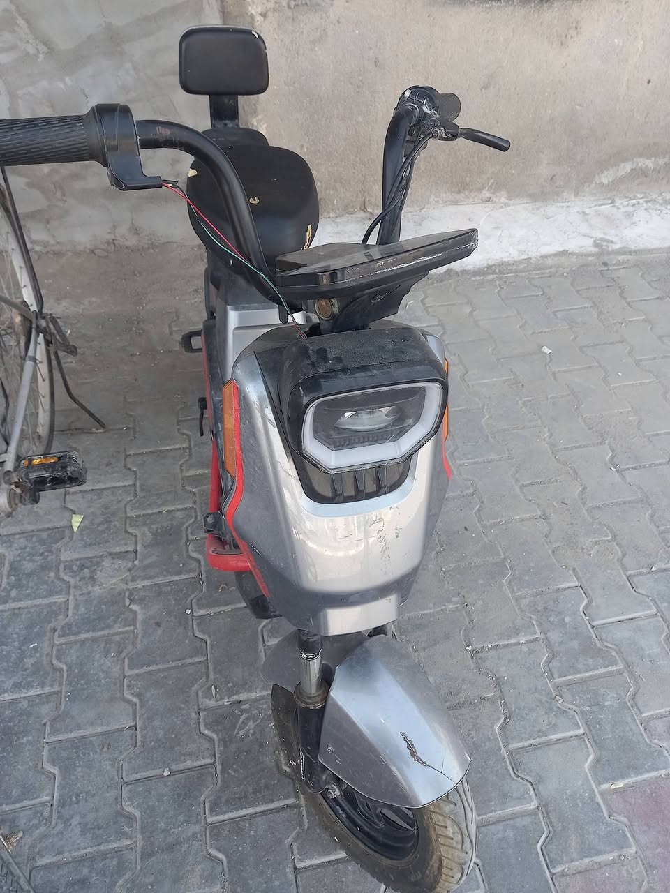 سلام عليكم لبيع دراجه شحن عاطله ابيع كوم حديد شراي خاص او تصال ***********
