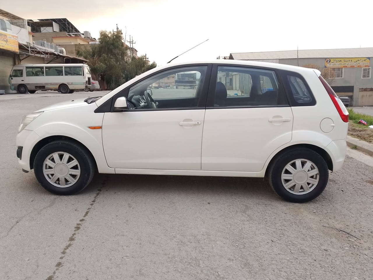 .                               بِسْمِ اللهِ الرَّحْمَنِ الرَّحِيْم
فۆرد فیگۆ : مۆدێل2014
شەریکەی نیڤا
گێڕ ئۆتۆماتیک ، تەبرید ، سەنەوی و ژینگەو ڕێگاوبان تازەیە دووپارچەو پەڵەیەک بۆیاخە بێ ناوگرتن گێڕو مەکینەو تەبریدو بەناوکردن و غرامە هەمووی بە شەرتت

سعر75گەڵاو کەمێک معامەلە
شوێن⁄سلێمانی
ژمارەی تەلەفون***********

***********
