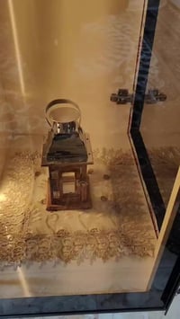 مطبخ مودرن كلاسيك • خشب تركي HDF • سطح كوارتز طبيعي