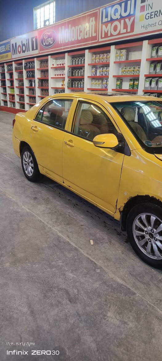 السلام عليكم
*للبيع  سياره BYD G3*  
 
للبيع المستعجل سيارة *BYD G3 كير عادي*  
الموديل: 2013
 
السيارة مال بيت ونضيفة كلش، تبريدها ثلاجة 
بيها: جام كهرباء 4 جامات، سنتر لوك، ريمونت، 
بيهة ظربة خفيفه چاملغ الامامي و الچاملغ الخلفي ، حدادية مكينة وكير خير من الله  
تخم تاير جديد، باتري جديد  
السيارة باسمي وشرط التحويل ثاني يوم  
الفحص وين ما تريد  
السعر  40وبيها مجال للشراي  
المكان: الديوانية  
اتصال / واتساب: ***********
