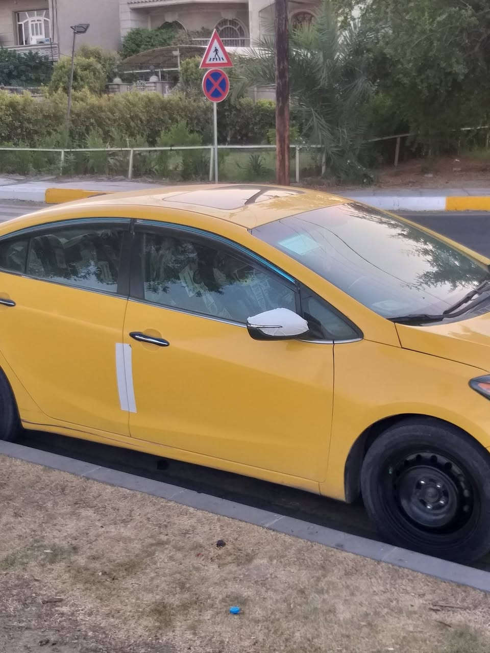 مرحبا فورتي امريكى حادث امامي ماواصل لا لغد ولا شاصي موديل ١٤ باسمي سنوية ٢٠٣٠ بيهة خيط تبخير السعر ١٠٠ ورقة وبيهة مجال مكاني بغداد الشعلة رقم الهاتف *********** بيه ضربة خفيفة بالخلف ناشرهة من ضمن الصور السيارة فول واحد على واحد
