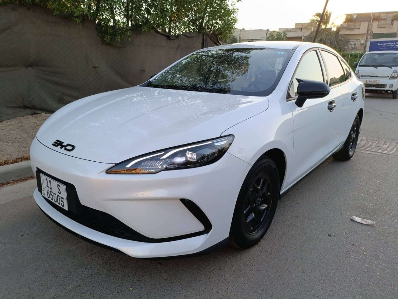 السلام عليكم سيل 5
موديل 2025 بغداد 
ماشية 5 الاف HEV و11 الف EV
بيها بارد صغير كد شبر باب سايق و4 اصابع باب خلفي باقي كله مكفول 
السعر 18600 وبيها مجال بسيط عنوان بغداد الكرخ 
***********
