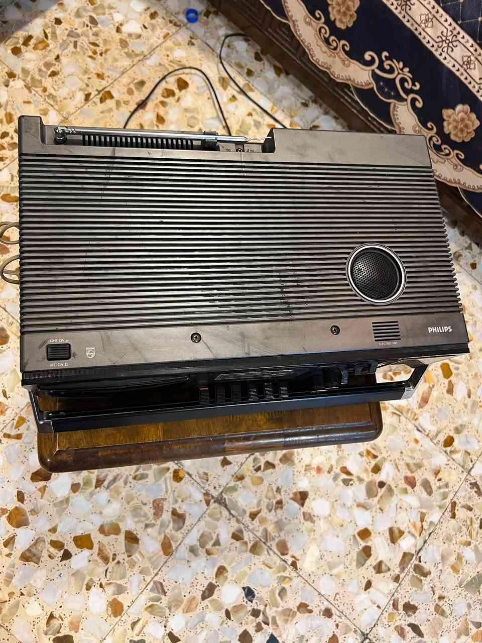 راديو تلفاز مسجل ماركت فلبس
نضيف كلشً يشتغل كهرباء وباتري سياره 
وباتريات دبل مكاني بغداد مدينه ***********
