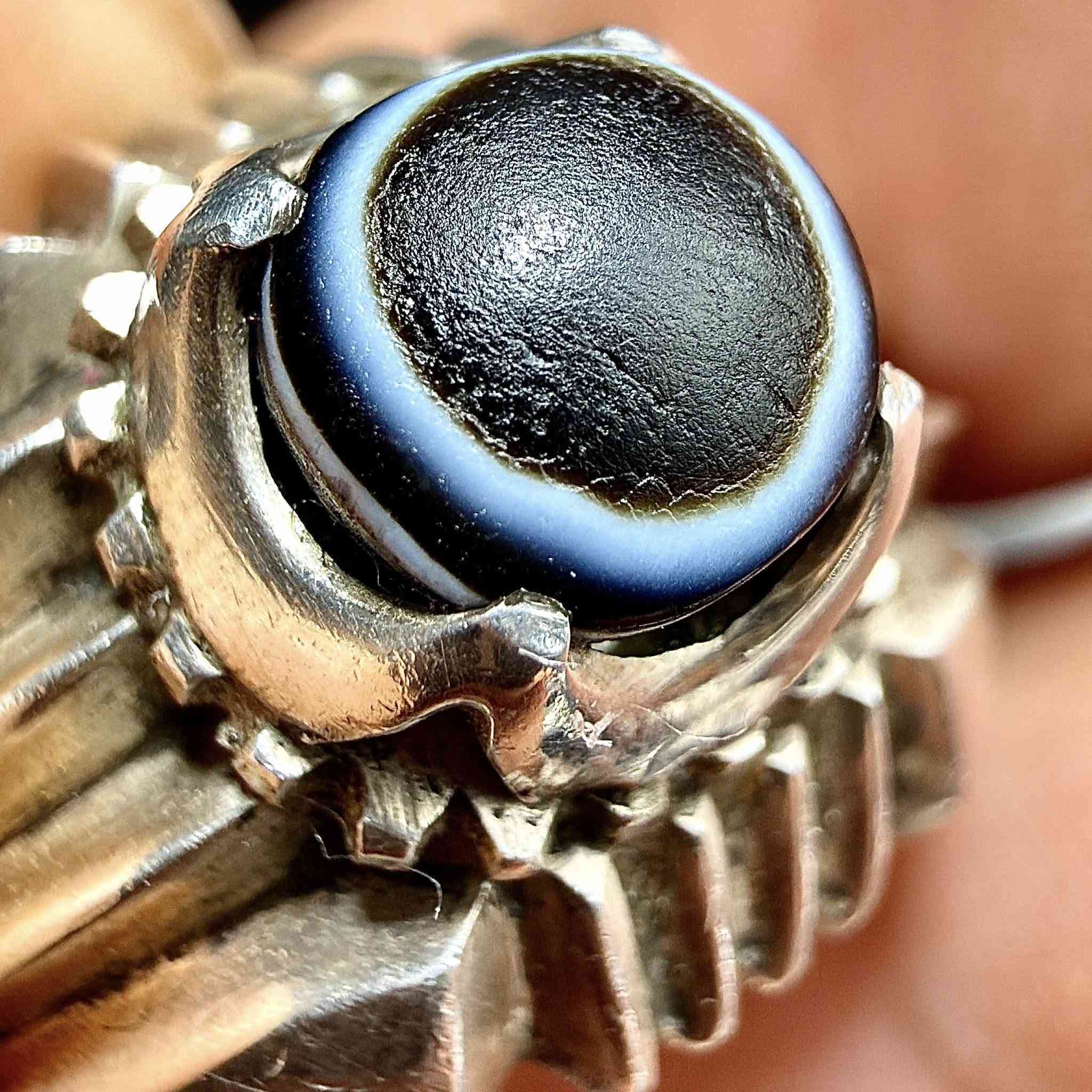 جزعة بقري يماني قديم أصيل 
صياغة علي بمبع


**إذا كنت صاحب هذا الإعلان وتريد حذفه لأي سبب، رجاءا أرسل رسالة إلى الدعم الفني**