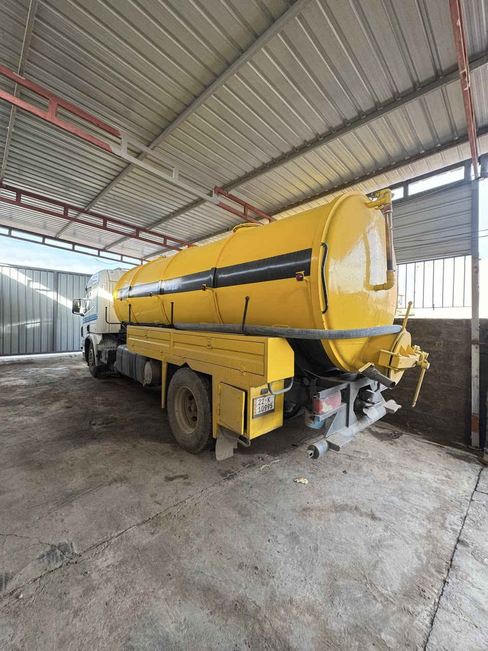 سلام عليكم سيارة للبيع
سيارة سكانيا موديل ٢٠٠٦تخم تاير جديد صدر جديد كير ومحرك واكسل ابشرط كير 4 في 4 تانكي ١٧الف لتر بيها حصة كاز دبل ماطور ٥٥ سيارة 5 بستم الشراي يتصل *********** واتساب موجود
