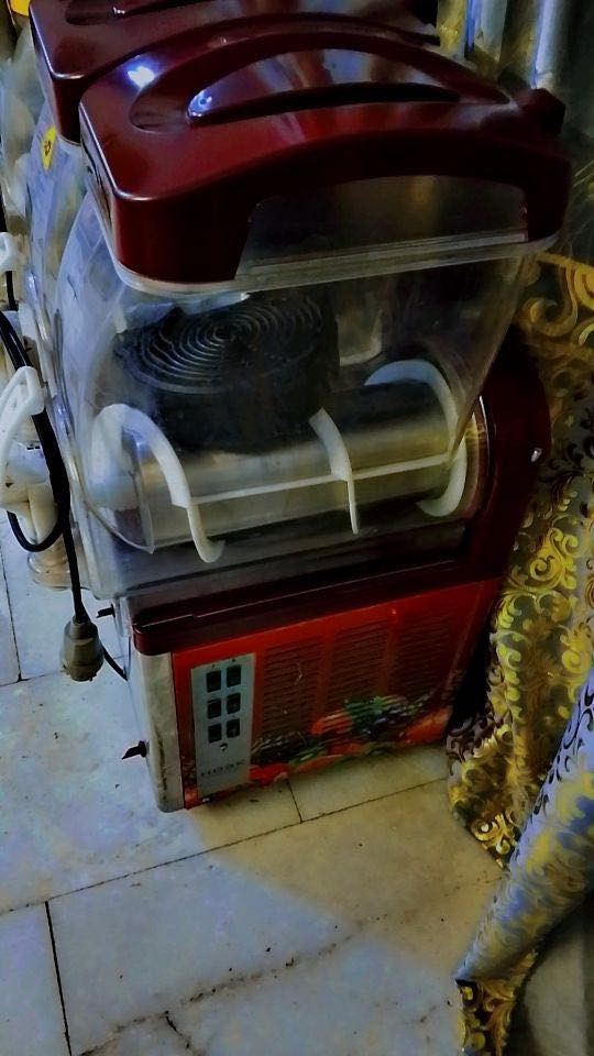 سلام عليكم مكينة  هوسك تركي مستخدمه قليل نضافه فول بعدهي ع وضع شريكه مكان بغداد ***********
