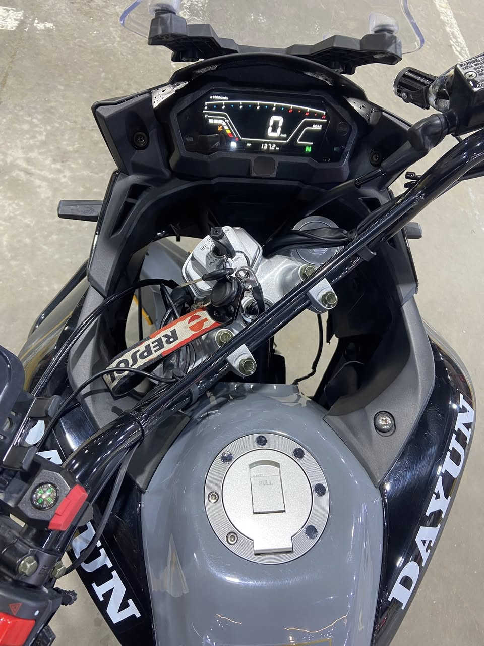 دايوان ادفنجر موديل 2025 ماشيه 4000 دراجه كفاله تزويد بلوجكترات وجنط ثلاثي وستان موبايل وجامه ثنائيه ومستعجل ع بيعتهه للاستفسار رقم ***********
