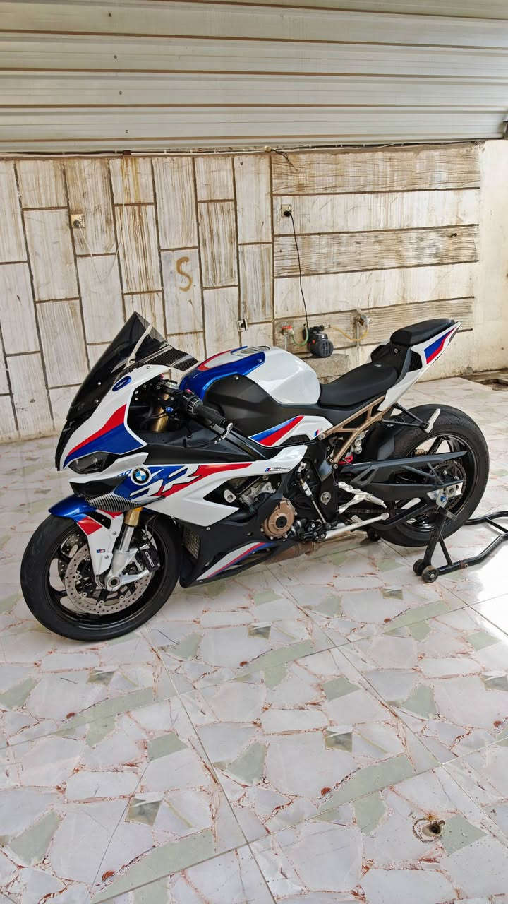 للبيع 
BMW s1000rr 2021 ام بكج ويالة كاربون فايبر 
دراجة كلين تايتل بدون حادث جديده كلش 
ماشيه الف 20 كيلو 
دراجة بدون رقم شراي خاص 
متوفر وتصاب ***********
مكاني كركوك
