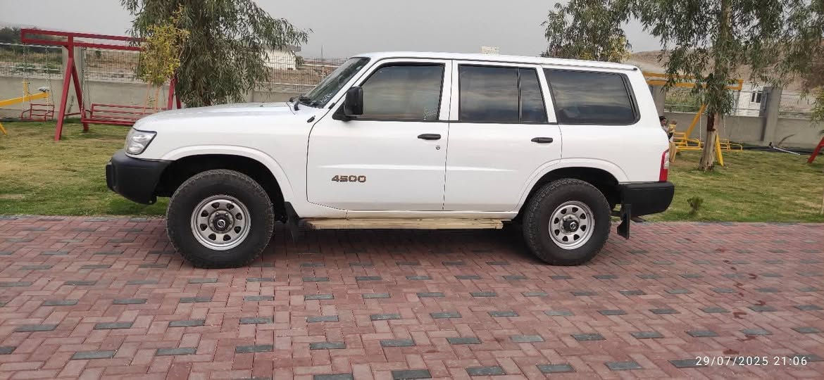 پاترۆڵ مۆدێل2002ناوسپی لۆک..
بێ بۆیاخ و لێدراوی نمونە لەجوانــی گێڕومەکینەو اکسل بەشەرت

ڕەقەم سلێمانی سەنەوی وڕەقەمی نوێیە 

تاقم تایەی لۆک تاقم پێش وکارەبای وتەبرید بەشەرت

بەرەدرگاو ناوەگاعی وتاقم کوشن وناوی لۆکە 

ساڵەنسای بیلاد ناودەری وەک خۆی ماوە،

شوێن چم چماڵ.ژ...م..***********یان***********
