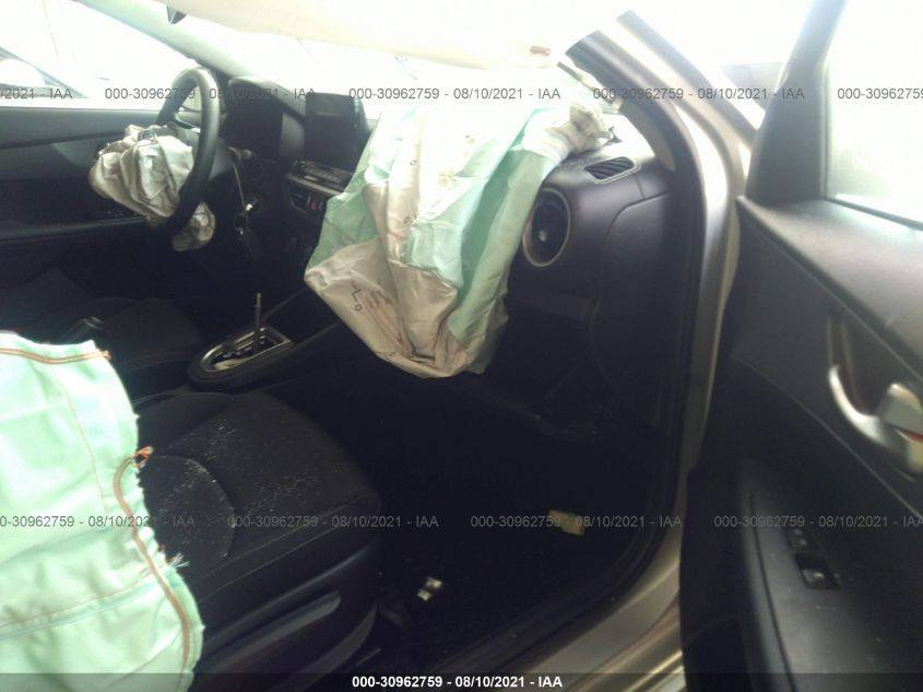 اسلام عليكم سياره فورتي 2021وارد أمريكي نص فول  حادثهة موضح بصور السعر 135وبيه مجال المكان بغداد الجديد الاستفسار على الرقم ***********
