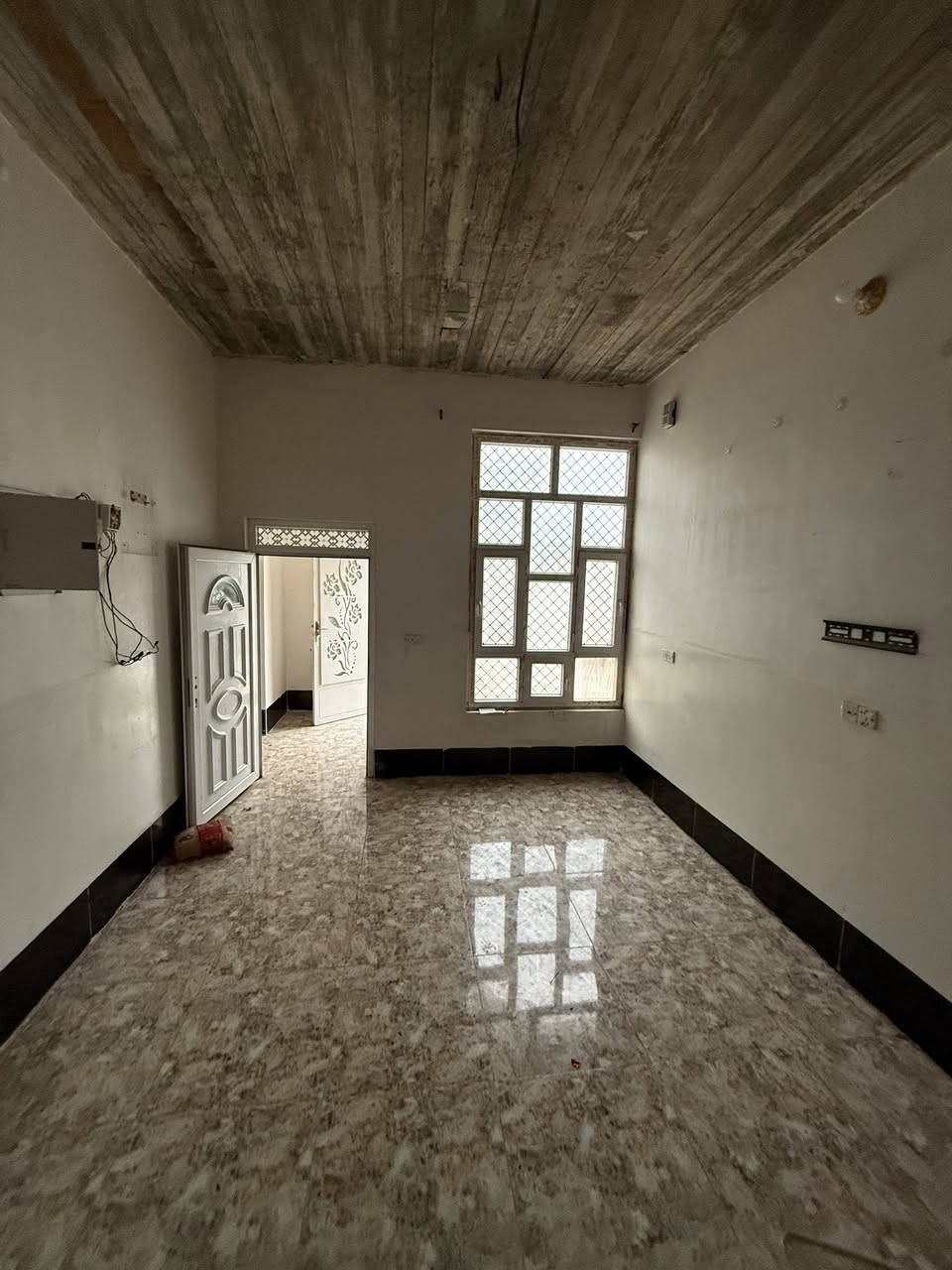 سلام عليكم يعلن مكتب العراق المركزي للوساطه العقارية عن توفر بيت للبيع طابو ملك صرف مساحتة ٢٥٠ واجهة ١٢.٥ ونزال ٢٠
موقع بيت خلف مدرسة عبد الكريم قاسم 
سعر بيت ١٢٥ بي مجال للاستفسار الاتصال على رقم ***********
