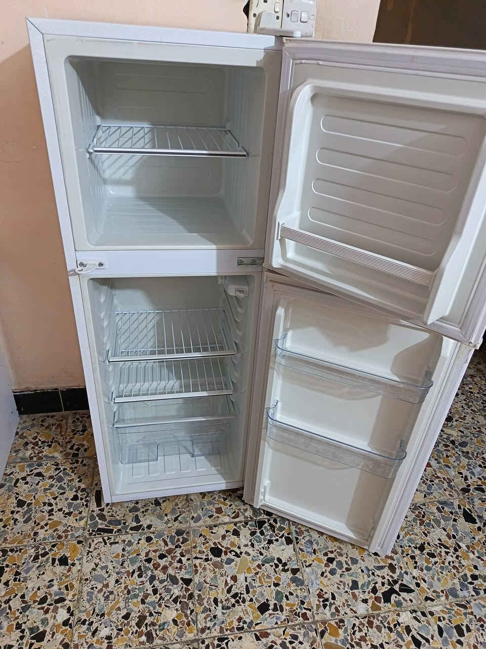 ثلاجة 8قدم شغلاله جديدة مستعجله على بيعتها كلش اشتريتها قبل 7اشهر رايدتها ب300 اخذتها ب450


**إذا كنت صاحب هذا الإعلان وتريد حذفه لأي سبب، رجاءا أرسل رسالة إلى الدعم الفني**