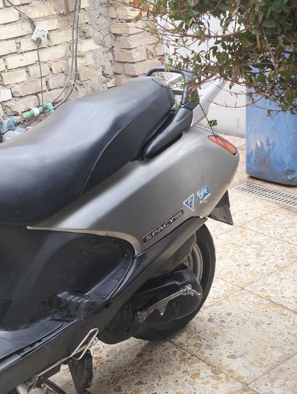 السلام عليكم شباب 
سبيسي ياباني مكينه ممفتوحه 
لاتبخير ولا تنقيص مكينتهه مكفوله ناعمه فول 
تخم تاير جديد 
ابريك امامي خلفي كهربائات كلهن شغالات 
كيج سرعه كيج بانزين اشاير ماصده كله شغال 
كابريتر بلادي اخوان الدراجه ممتعوبه 
تجي وتشوفهه شرط احلى من الصور 

كفرات بلادي 
العنوان بغداد البياع 

السعر #550وبيه_مجال_قليل_كلش

رقم الهاتف ***********

متواجد عل نت 

شراي احطك على راسي مو شراي لتعبني رحمه على والديك
