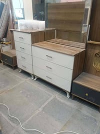 غرفه تركي 6قطع.نظيفه جدا شخطه ما بيها السعر400مع شد ونقل الحجز واتس077...