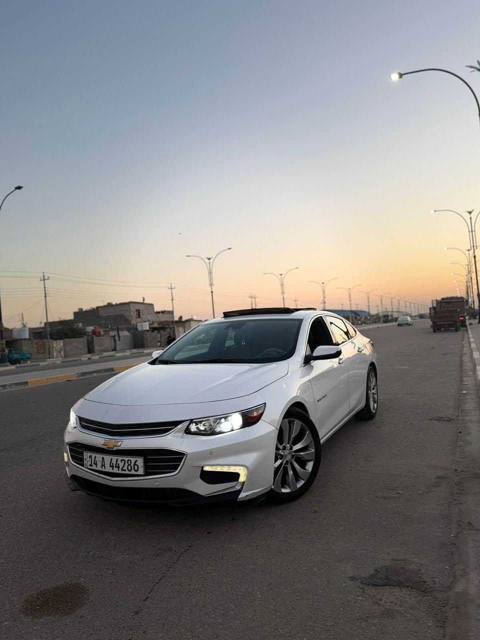 شوفرليت ماليبو 
موديل 2018
فئة بريمير
مكينه 2000تيربو
كير ATF
كفاله السياره داخله تقرير تعمل وتسير
بيها ملاحضات خفيفه
رقم بصره بأسمي

المواصفات اوتو بارك
(1)- اللون ابيض صدفي مميز
(2)- عداد المسافه : 170 الف كيلو متر 
(3)- -محرك 2000 تيربو 
(4)- كير 9 نمر
(5)- بصمة تشغيل وبصمة أبواب
(6)- تشغيل عن بعد 
(7)- ويل فراشه حجم 19
(8)- يدات أبواب نيكل
(9)- إشارة بالمراية
(10)- نقطة عمياء بل مراية
(11)- لايت زنون بلادي
(12)- لد أمامي 
(13)- فول تحكم ستيرن 
(14)- كشنات كهرباء 
(15)- تبريد قطعتين 
(16)- كشنات جلد اسود بلادي 
(17)- تبريد كشنات 
(18)- تدفئة كشنات
(19)- كشن ذاكره خزن 
(20)- تدفئة ستيرن
(21)- صاج بلادي 
(22)- سماعات BOSS
(23)- مانع انزلاق
وبعد مواصفات بيها معروفة 
السيارة كللش جديدة 

#جاهزة من كل النواحي 

السعر / 145ورقة وبيها مجال 

العنوان / البصره حي الشرطه 

للاستفسار/ *********** البصرة, العراق
