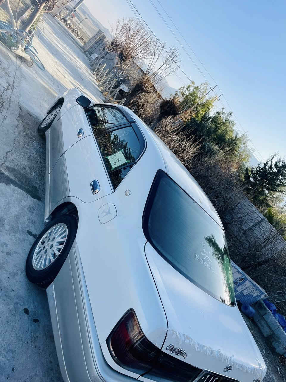 مەلیکە بڕاوە 2001
2 دوگمەی 

مەکینە 175 دیفۆڕ گەورە

گێڕ و مەکینە و دار و بەردی بەشەرت
سەیارەکە بێ دەعم و لێدراو 
 کامل جوانکاری بۆ کراوە کامل مەسرەف کراوە جامی هەڵگیراوە  
تەبریدی سارد و گەرم بەسراوە برێکی بەسراوە 

تاقم نۆزڵ + تاقم کۆیل +تاقم پلاک + تاحونە + فیلپەمپ تازە خستومەتە سەری بەنزین هەر ناخوا 

سەیارەکە تەنیا لەمسی شاشەکەی ئیش ناکا شایەنی باس نیە 

سعر ۳٥ گەڵا
شوین سلێمانی
***********
