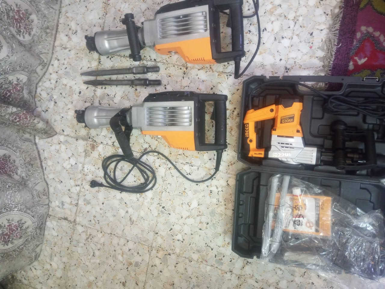 سلام عليكم دريل همر عدد 2 واحد مال تكشير جدد العبيدي رقم الهاتف ***********
