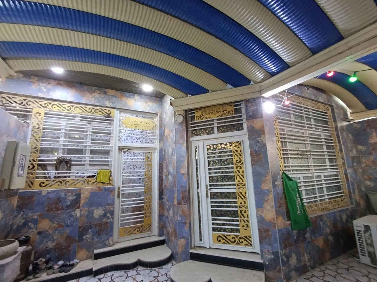 🏠 دار للبيع –📍 الموقع: الديوانية  الإسكان القديم

مجمع السبطين الجدي بشارع مركز النهضة – مقابل 
 
 📐مطلوب اسكان 50

تسديد الشهري 300 (ملاحظه تغيير كفيل مباشر)

📐 المساحة: 135 متر

📄 الطابو: صرف

 📐 البيت ركن وبناء جديد

🔹 تفاصيل الدار:

✅ طابقين – بناء كونكريت 
✅ الكهرباء غير مطلوبة (بوري)
✨ تفاصيل البيت:
✅ الطابق الأول:
✅غرفة نوم
✅ داخلها حمام،
✅ صالة، 
✅مطبخ،
✅ براني كبير، 
✅حمام وصحيات خارجية، وتواليت ثاني بالمنور الخلفي
✅ الطابق الثاني:
✅3 غرف
✅غرفتين كبار وغرفة وسط
✅وإحدى الغرف بيها حمام
✅ البيت متعوب عليه ومستخدم بيه أجود أنواع السيراميك
🚰 المنطقة مبلطة جديدة وتأهيل ماء ومجاري جديد و إنارة للشوارع 
✅ موقع مميز 
✅ نظام كاميرات مراقبة
✅ سنة البناء: 2023
~~~~~~~~~~~~~
#متابعة_الصفحة
#نستقبل_جميع_عروضكم
———————————————————
🔺#للاستفسار الاتصال ع الارقام
‪***********‬‏📲 

  او مراسله واتساب +964 770 986 0830 📲  
—————————————————————
او زيارة مكتبنا من الساعة 3 الظهر الى 8 مساء 
🔺العنوان:- مكتب بلجيبه 
🔺حي سايدين جامع الرضا بلجيبه يم مدرسه الفجر
