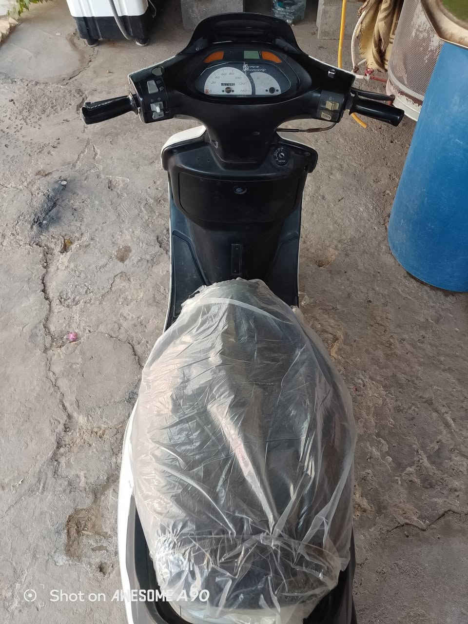 السلام عليكم دراجه البيع فرشه مزفته مره وحده كفراتها البلاديه جديده ***********
