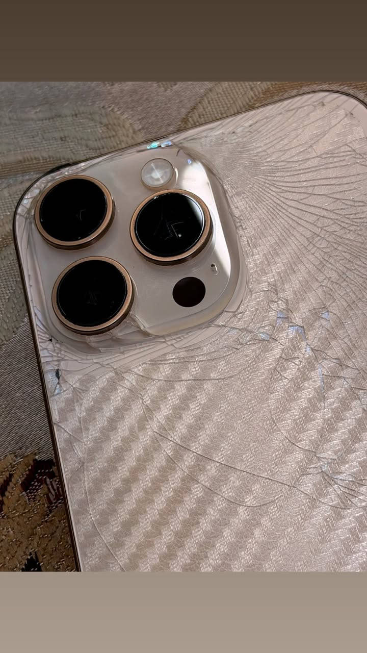 السلام عليكم بيع او مراوس 

16 برو ماكس 256 
بطاريه 99 بعده بضمان الضهر مكسور وبي نقطه ناعمه بشاشه ممفتوح بلادي سعره 1100 الف قفل مكاني بغداد *********** واتس
