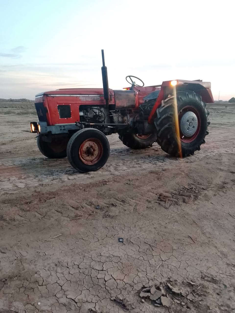 السلام عليكم مكينه عنتر البيع موديل 90محرك وبم هودرليك ستيرن باور كير سلف جديد دينمه كهربائيّات فول جديده باتري جديد راديتر جديده نخم تاير جديد مقدم جديد تخم ثكالات مامي خلفي مكينه مانقصهى كلبسه عن شركه العنوان بابل رقم الهاتف ‏‪***********‬‏
