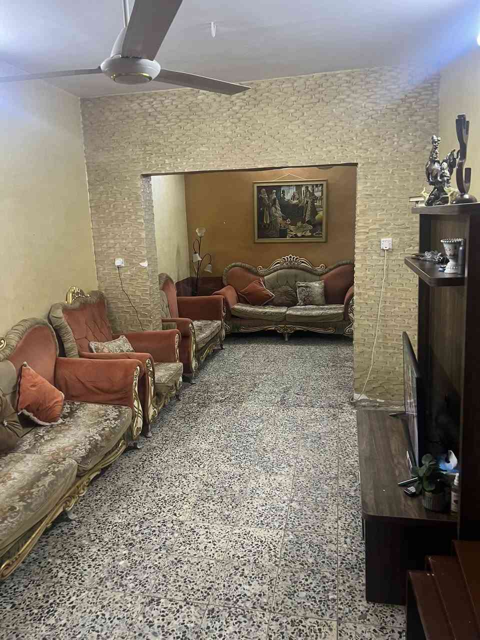 السلام عليكم
دار للبيع 
مساحة 100 متر  5*20
طابو ملك صرف 
العنوان / الشعب الصناعه / شارع عدن  خلف محطة وقود عدن 
طابقين / استقبال  / 3 نوم / مطبخ / منور / صحيات 3

السعر 180 
للأستفسار ***********
