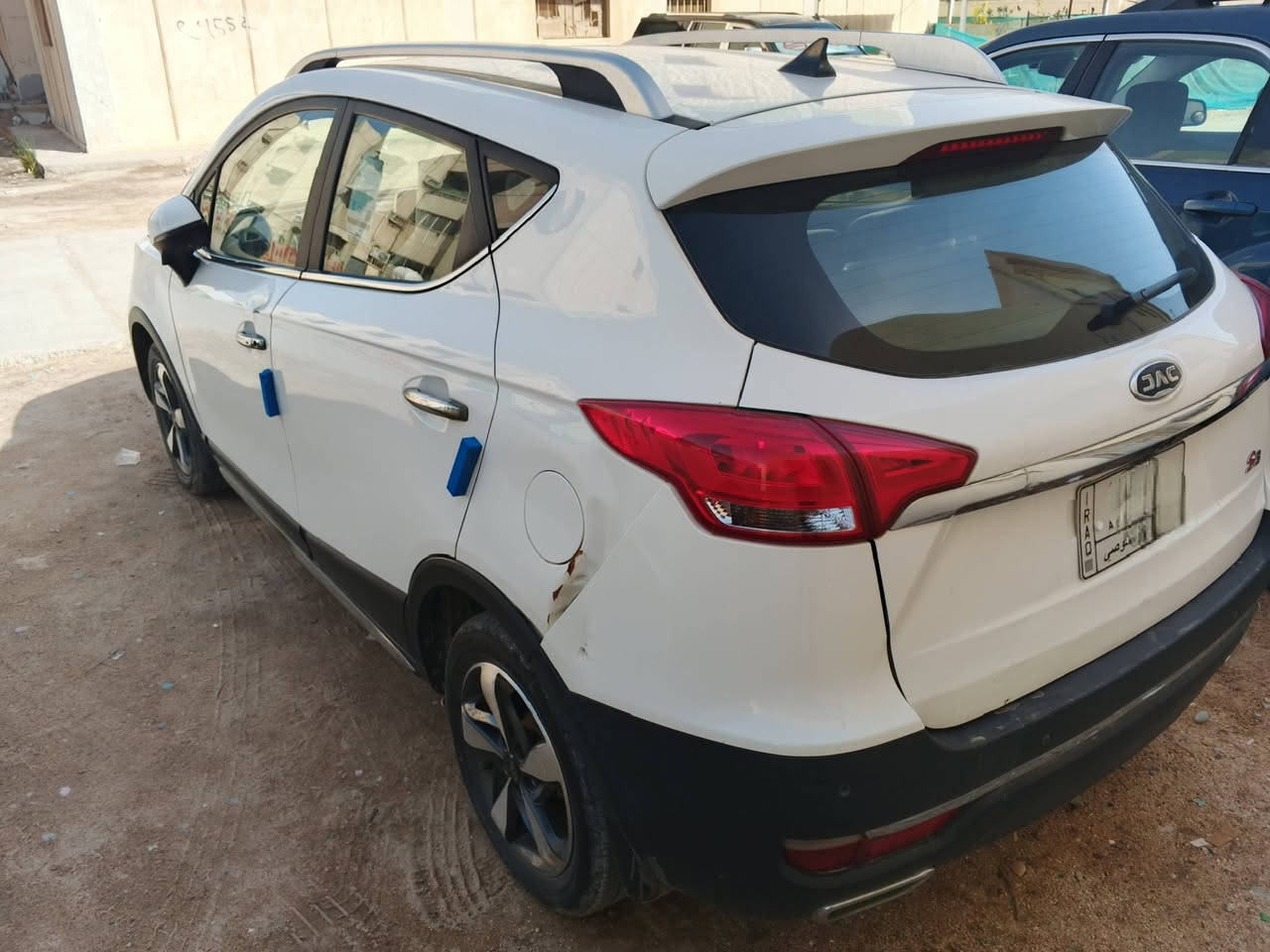 السلام عليكم
للبيع سياره  جاك جي اس 3 / 2021
JAC js3 2021
ماشية 66 الف فقط 
محرك 1500 تنفس طبيعي 
لون ابيض
فتحة بالسقف
كاميرا أمامية 
كاميرا خلفية
كاميرات 3D محيطية 360 درجة 
مرايا جانبية كهربائية
نوافذ كهربائية
وسادة هوائية 
حساسات أمامية وخلفية 
Abs نظام 
مري شفط
نظام مانع السرقة 
التحكم الالكتروني في الثبات
مقاعد تدفئة
مثبت سرعة 
قيادة في الوضع الثلجي 
شاشة تدعم ابل واندرويد .... السيارة فقط بيها  رصعة بسبب ستوته رجعت عليها وكذلك رصعة قرب الصندوق مرجعها على البارد ...الباقي مكفول 
السيارة بالبصرة تكمل إسقاطها الشهر الجاي بالتحديد شهر الثالث 2026 وتتحول حرة بالرقم باسمك مباشره... السيارة جديده بمعنى الكلمة احلى من الصور وبها هواي مواصفات اخرى ..
السعر المطلوب 88 ورقة وبيها مجال قليل 
للاستفسار ***********
***********
ابو عباس
