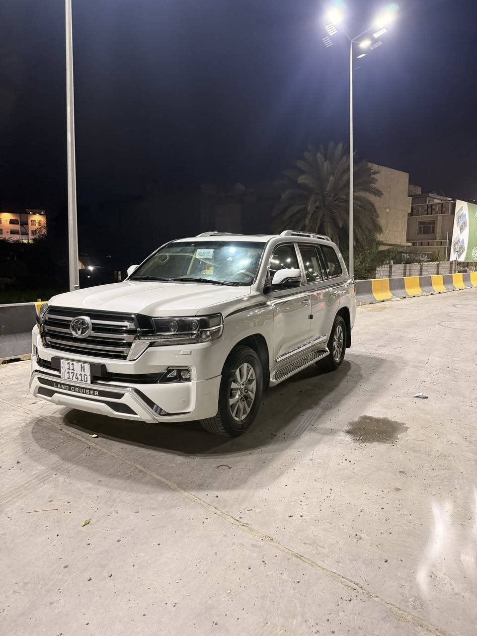 السلام عليكم ورحمة الله وبركاته
للبيع لاندكروز موديل ١٧ رقم بغداد باسمي 
مواصفات بريم اصل 
ماشيه ١٢٤ حقيقي السياره كلها على البلاد 
مكفوله كفاله عامه من الصبغ والتبديل والبارد 
نص دعاميه اماميه فقط
سعر السياره ٤٨ الف دولار 
مكان السياره بغداد / الاعظميه
الاتصال ***********
