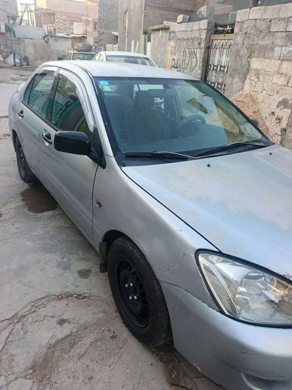 لانسر ٢٠٠٨ كير محرك خير من الله تبريد تدفئة شاشة وكاميرا صدر نضيف ماعدا اكو صوت باللوفة مال درايم شفت محرك ١٣٠٠ . السيارة بيها جراد قمارة وبنيد وصندوك وبيها شخوط يعني يرادلها ترتيب . بس هية كاعدة ونصبتها حلوة وكلشي شغال بيها سنتر لوك ريموت جام كهرباء كير اوتو وبالعافية ع الياخذها رايدها ٦٥ وبيها مجال بسيط جداً
مكان السيارة بغداد الجديدة


**إذا كنت صاحب هذا الإعلان وتريد حذفه لأي سبب، رجاءا أرسل رسالة إلى الدعم الفني**