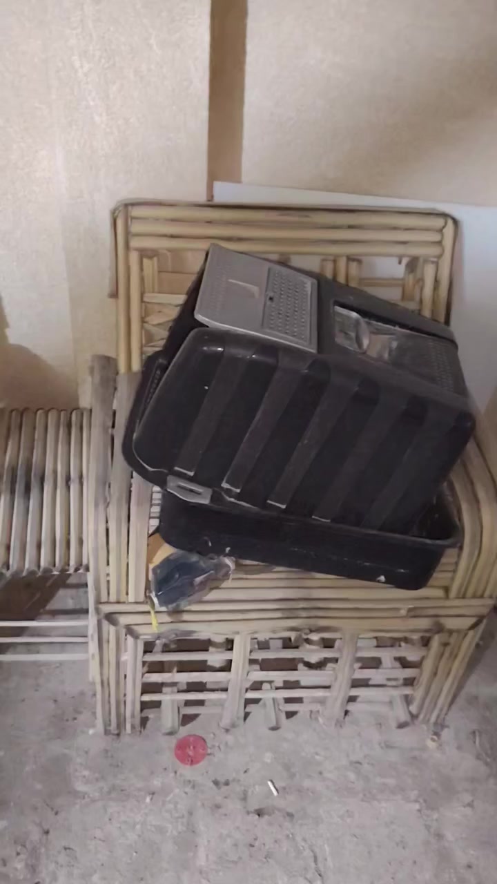 سلام عليكم تخم مزارع اربعه كراسي قنفتين اربعه طبلات سعر/260بي مجال
***********
