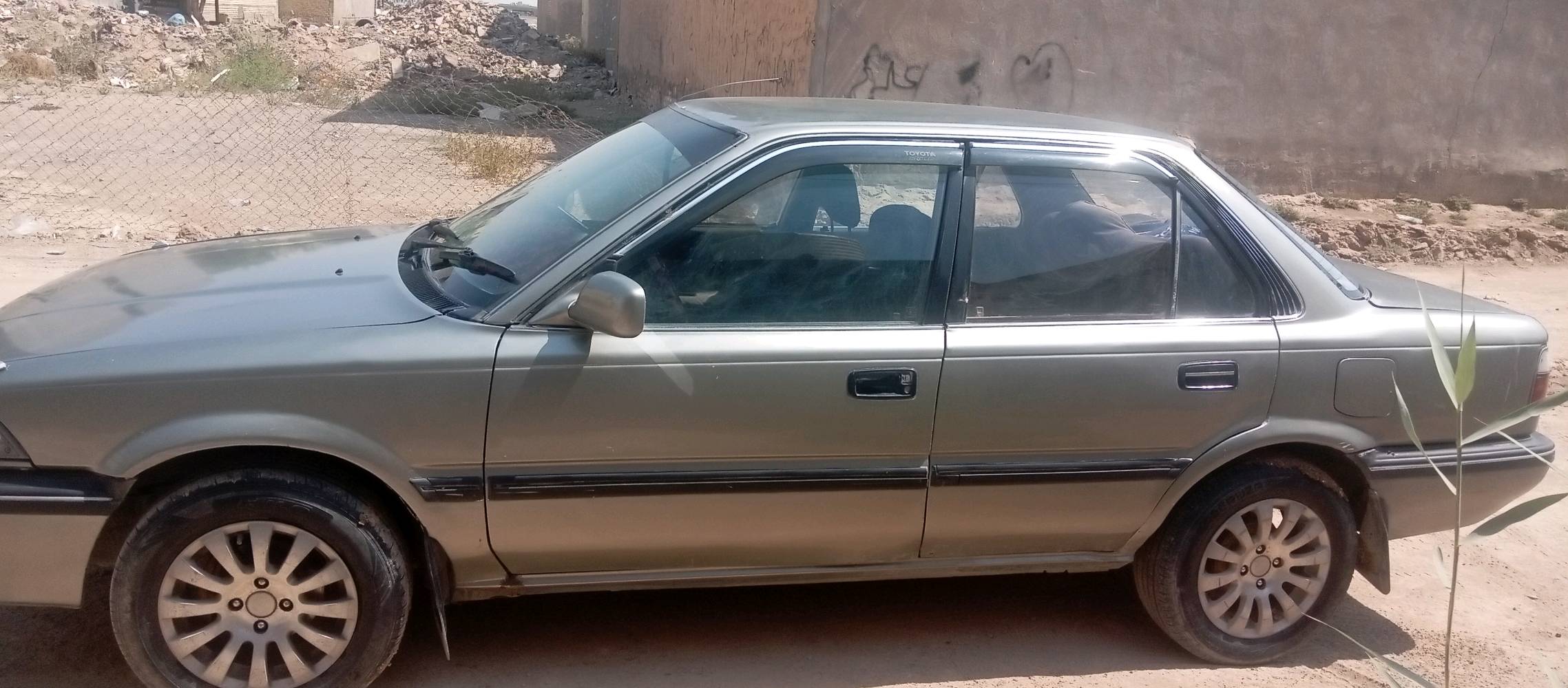 سلام عليكم كورلا موديل 90 
مصبوغة عام ضربته بل جنطة كفالة كير ومحرك كشرهه نضيف جام كهربائي سياره نضيفة مناقصه شي 
واذا اكو مراوس ابتكتك اراوس حسب القناعة