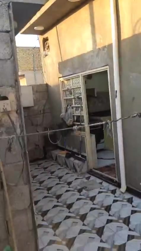السلام عليكم بيت مساحه ٢٠٠متر بناء بلوك حديث قريب على القسم البلدي يبعد عن الشارع السايدين 150متر سعره 55 وبيه مجال للاستفسار أكثر الاتصال على الرقم ***********
